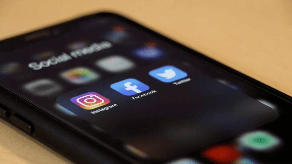 8 Easy Ways to Use AI on Social Media and Boost Your Online Presence