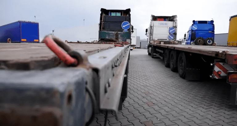 "Illustration of AI-powered technology streamlining supply chain jobs, showcasing automated inventory management and real-time visibility."