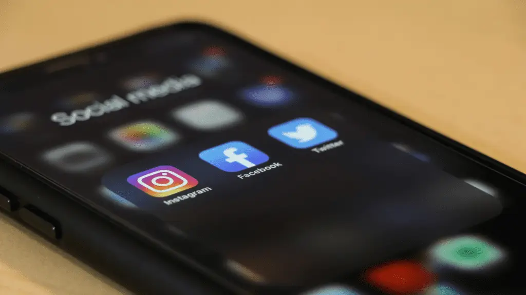 What You Need to Know About the Downsides of Social Media Influencers