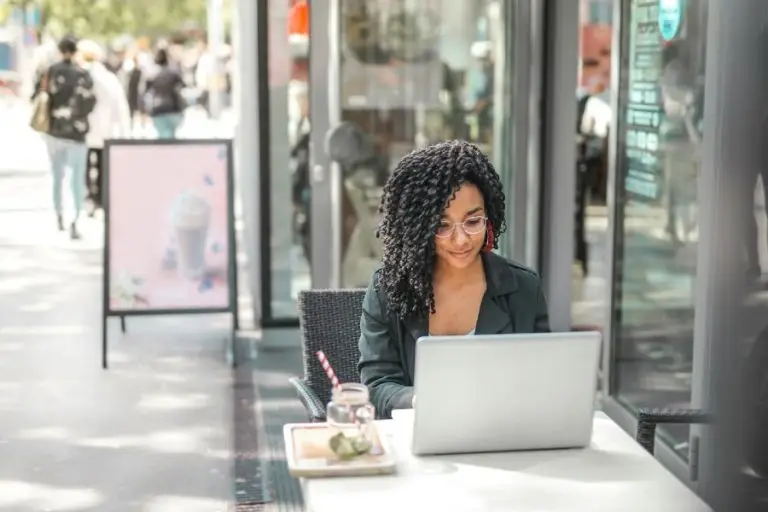 Illustration of Social Media Ads Services optimizing campaigns for brand growth in 2025